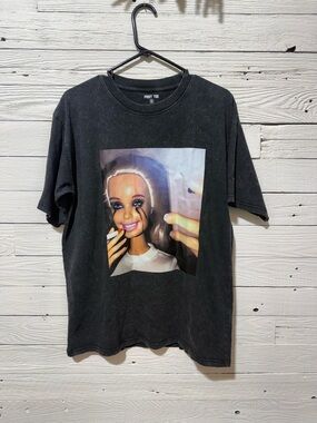 Black Graphic Short-Sleeve Tee with Doll Selfie Print